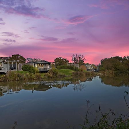 Choller Lake Lodges - Primrose Cabin With Private Hot Tub อารันเดล ภายนอก รูปภาพ