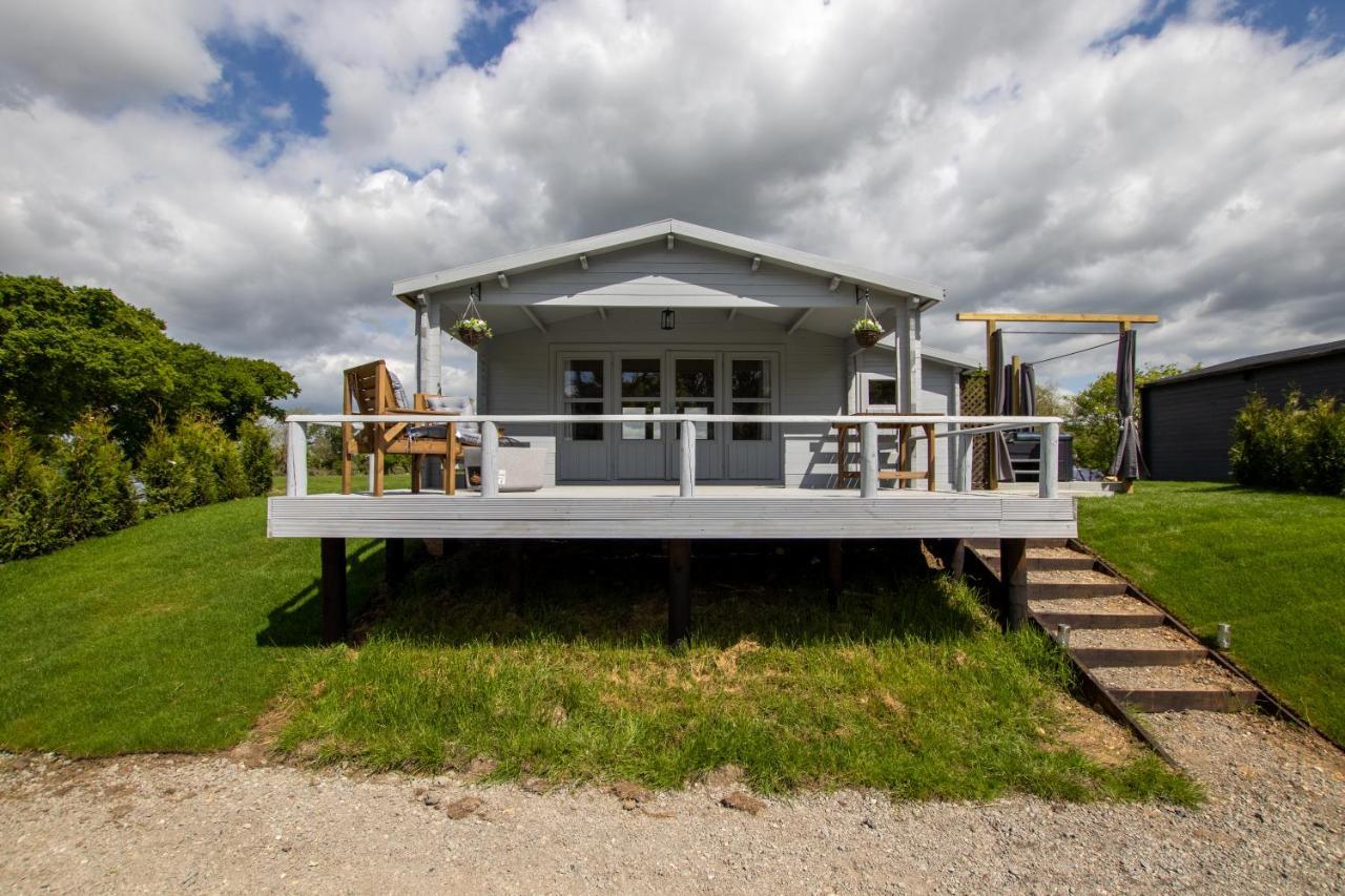 Choller Lake Lodges - Primrose Cabin With Private Hot Tub อารันเดล ภายนอก รูปภาพ