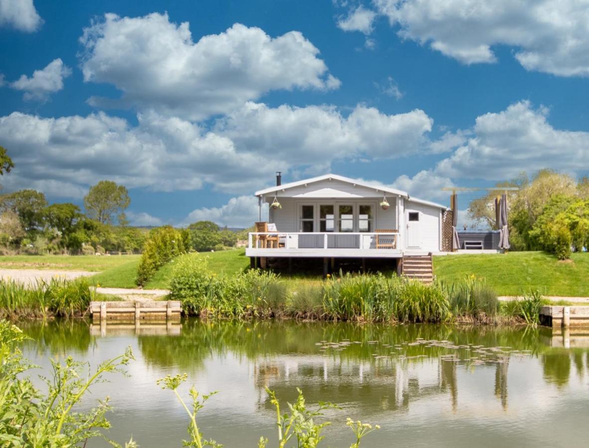 Choller Lake Lodges - Primrose Cabin With Private Hot Tub อารันเดล ภายนอก รูปภาพ