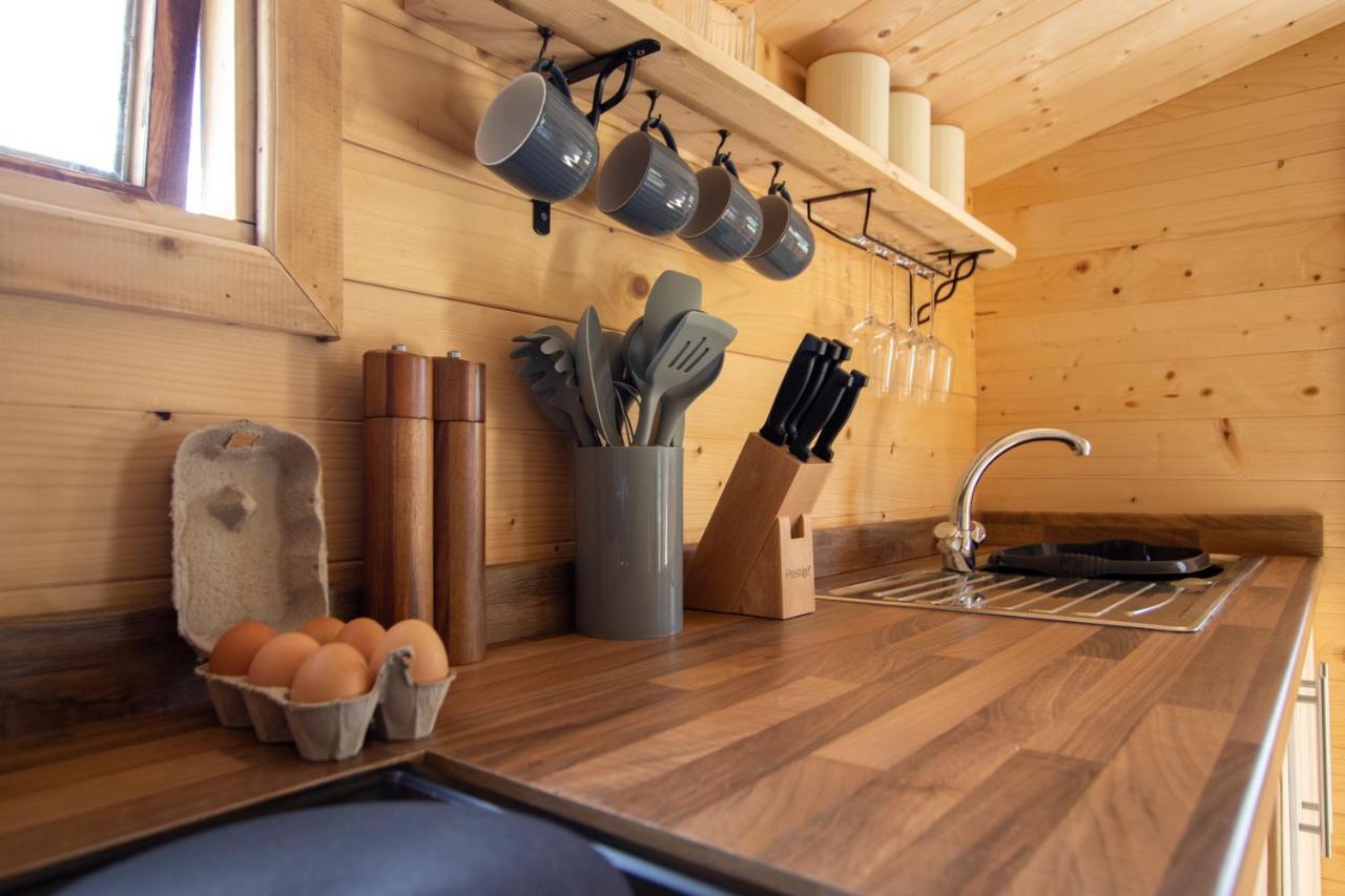 Choller Lake Lodges - Primrose Cabin With Private Hot Tub อารันเดล ภายนอก รูปภาพ