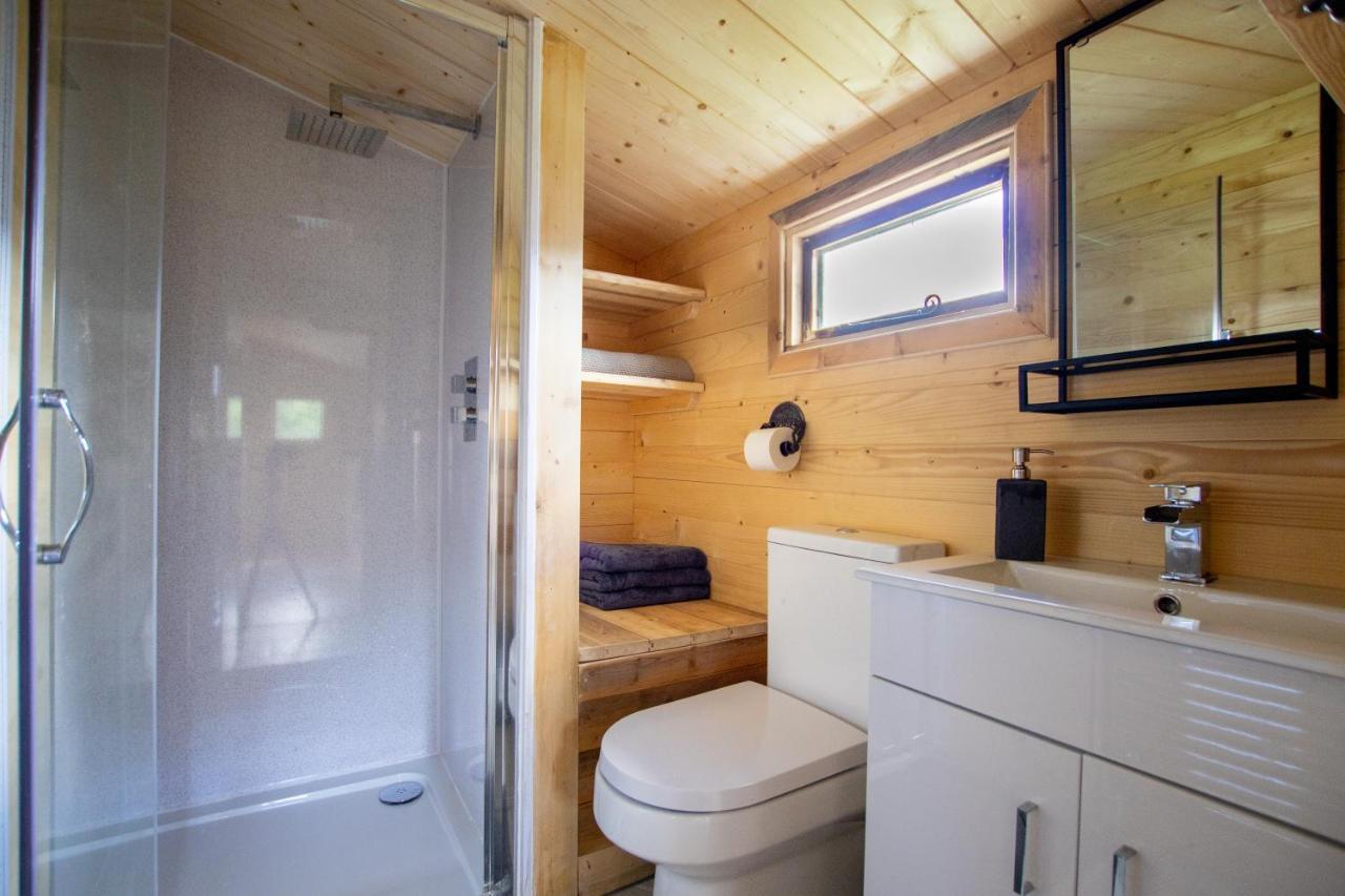 Choller Lake Lodges - Primrose Cabin With Private Hot Tub อารันเดล ภายนอก รูปภาพ