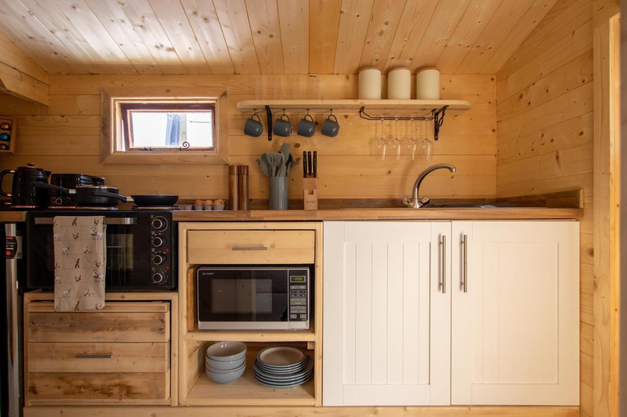 Choller Lake Lodges - Primrose Cabin With Private Hot Tub อารันเดล ภายนอก รูปภาพ