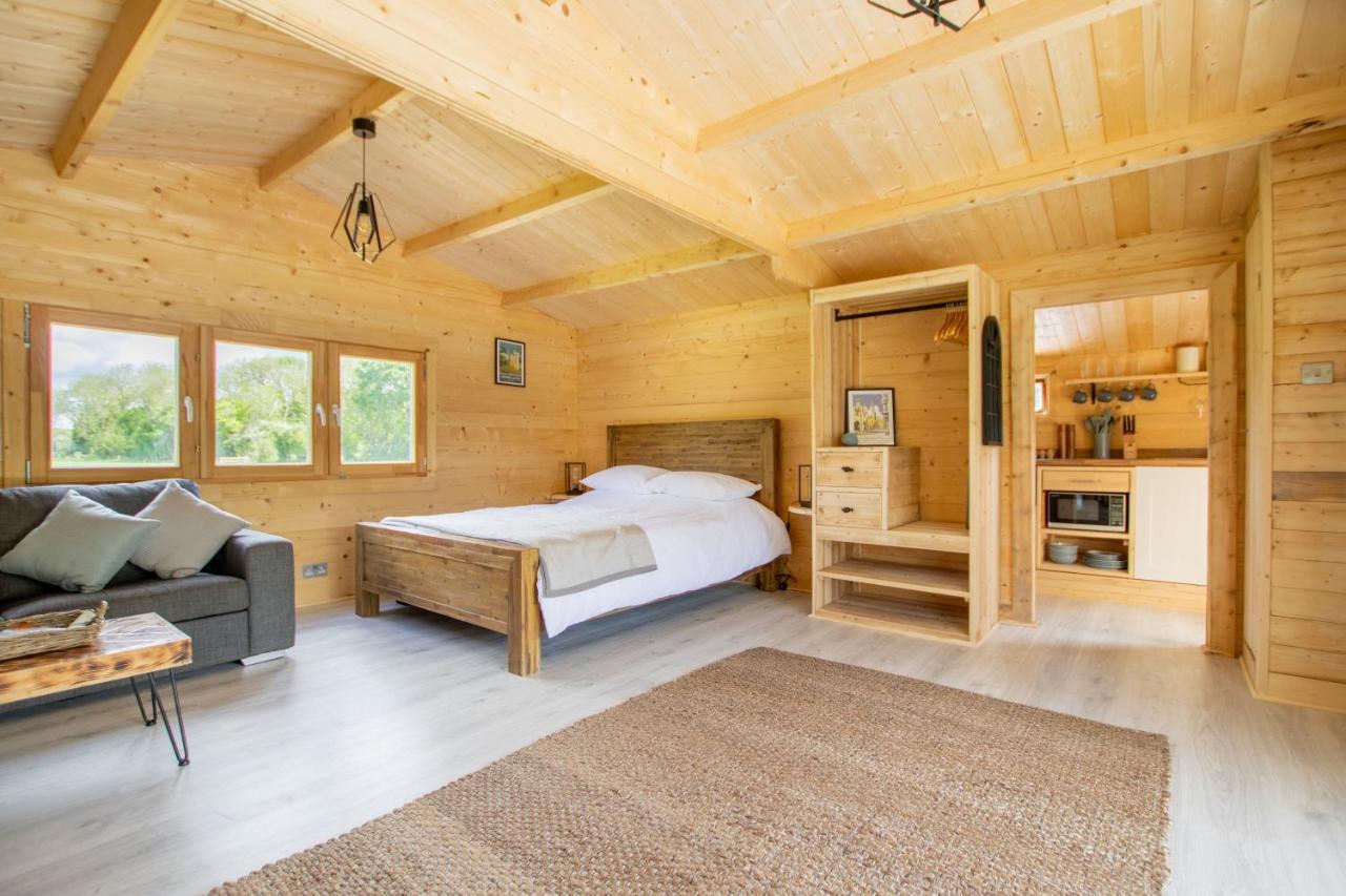 Choller Lake Lodges - Primrose Cabin With Private Hot Tub อารันเดล ภายนอก รูปภาพ