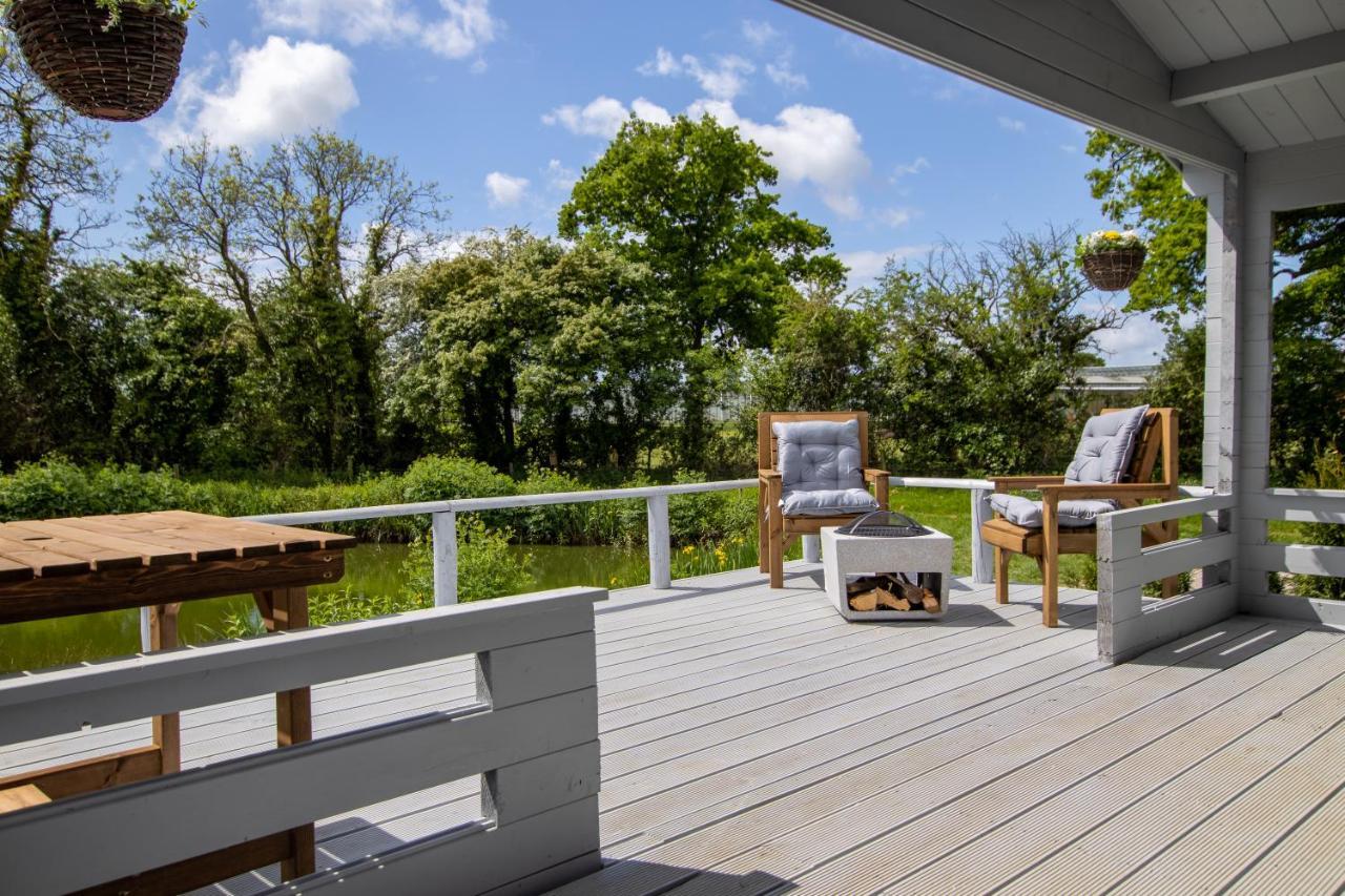 Choller Lake Lodges - Primrose Cabin With Private Hot Tub อารันเดล ภายนอก รูปภาพ