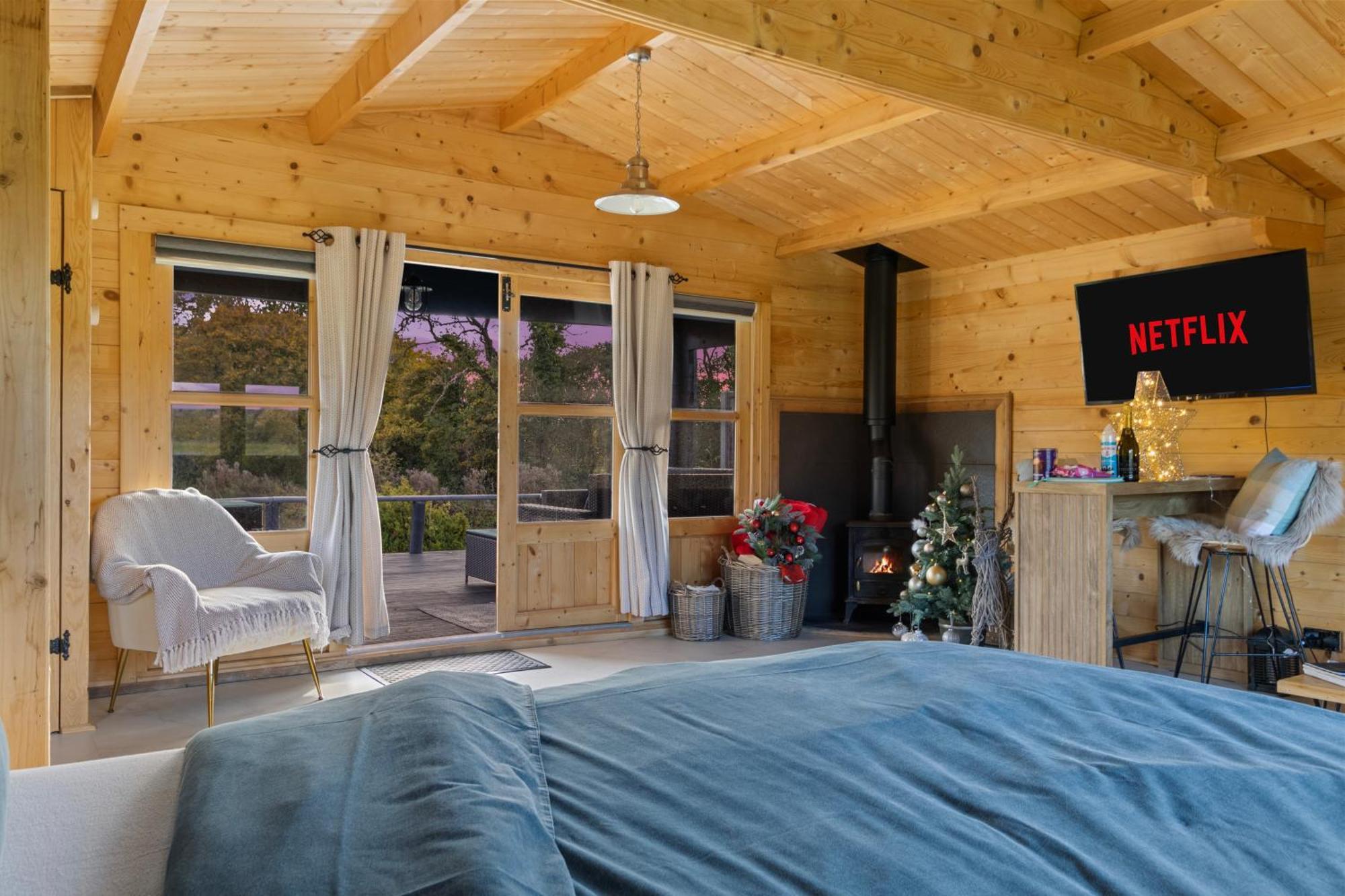 Choller Lake Lodges - Primrose Cabin With Private Hot Tub อารันเดล ภายนอก รูปภาพ